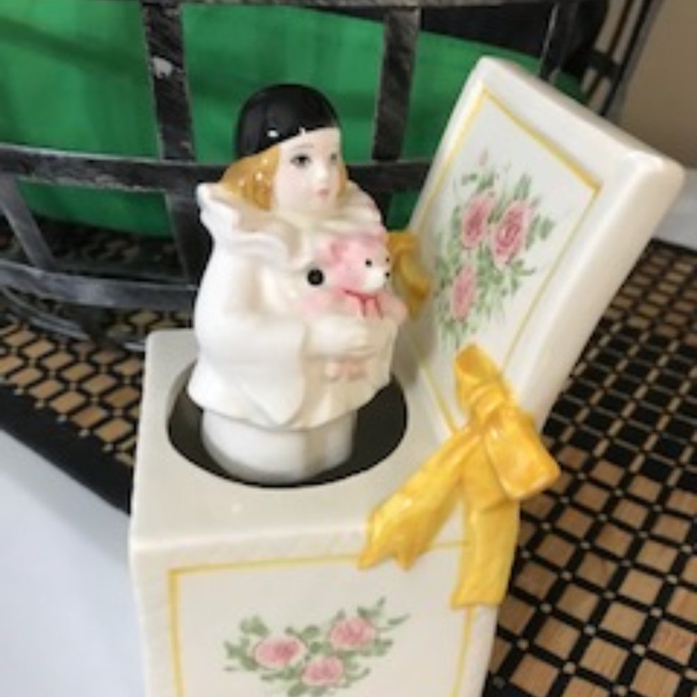 Lovely Schmid Musical Box - VINTAGE1981 - Baby Love